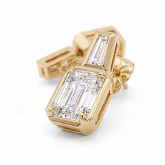 Orecchini pendenti con diamanti taglio smeraldo e baguette GIA da 4,02 ct in oro giallo 18 carati