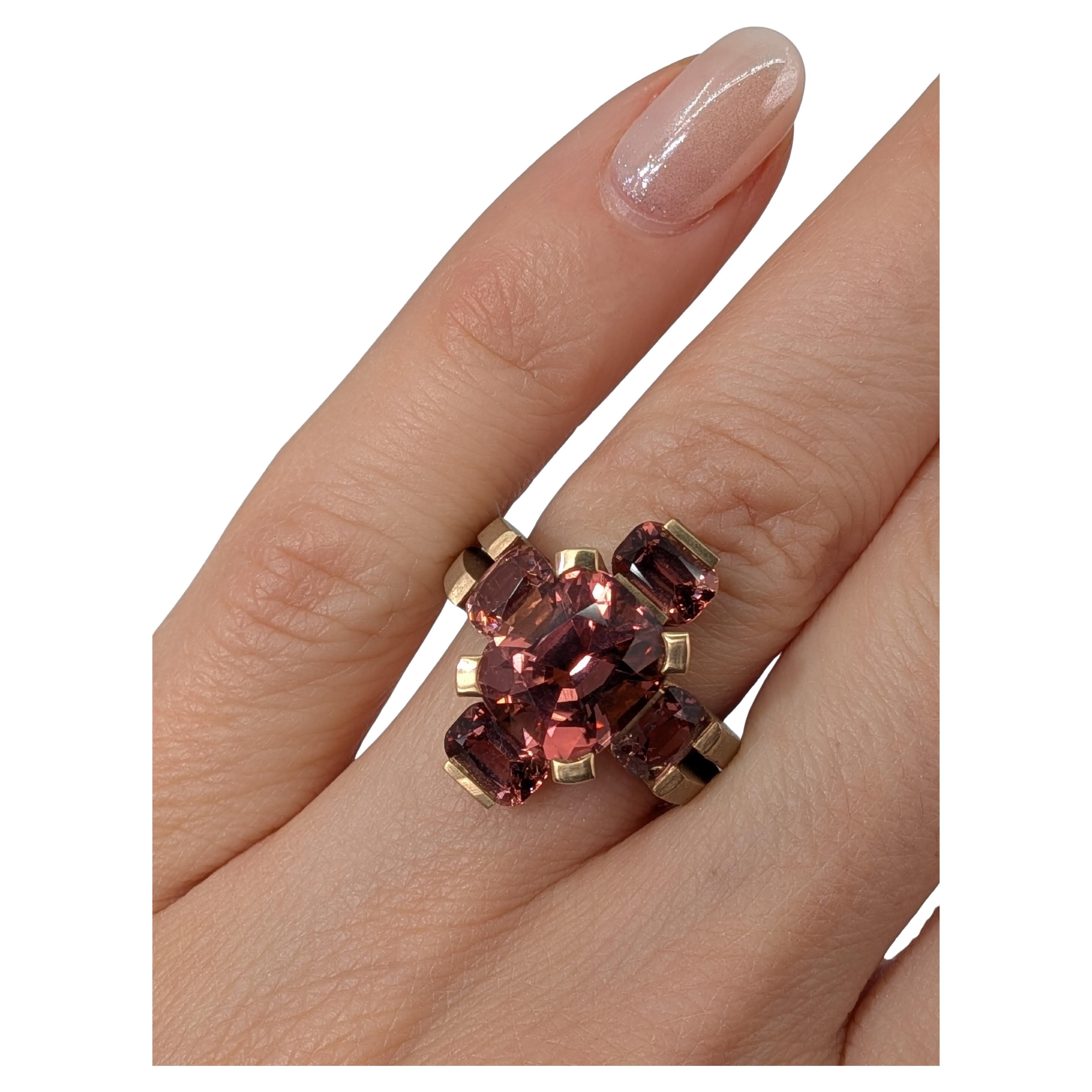 MXHM Ring aus 18k 750 Roségold mit Pfirsichturmalin und Malaya-Granaten im Angebot