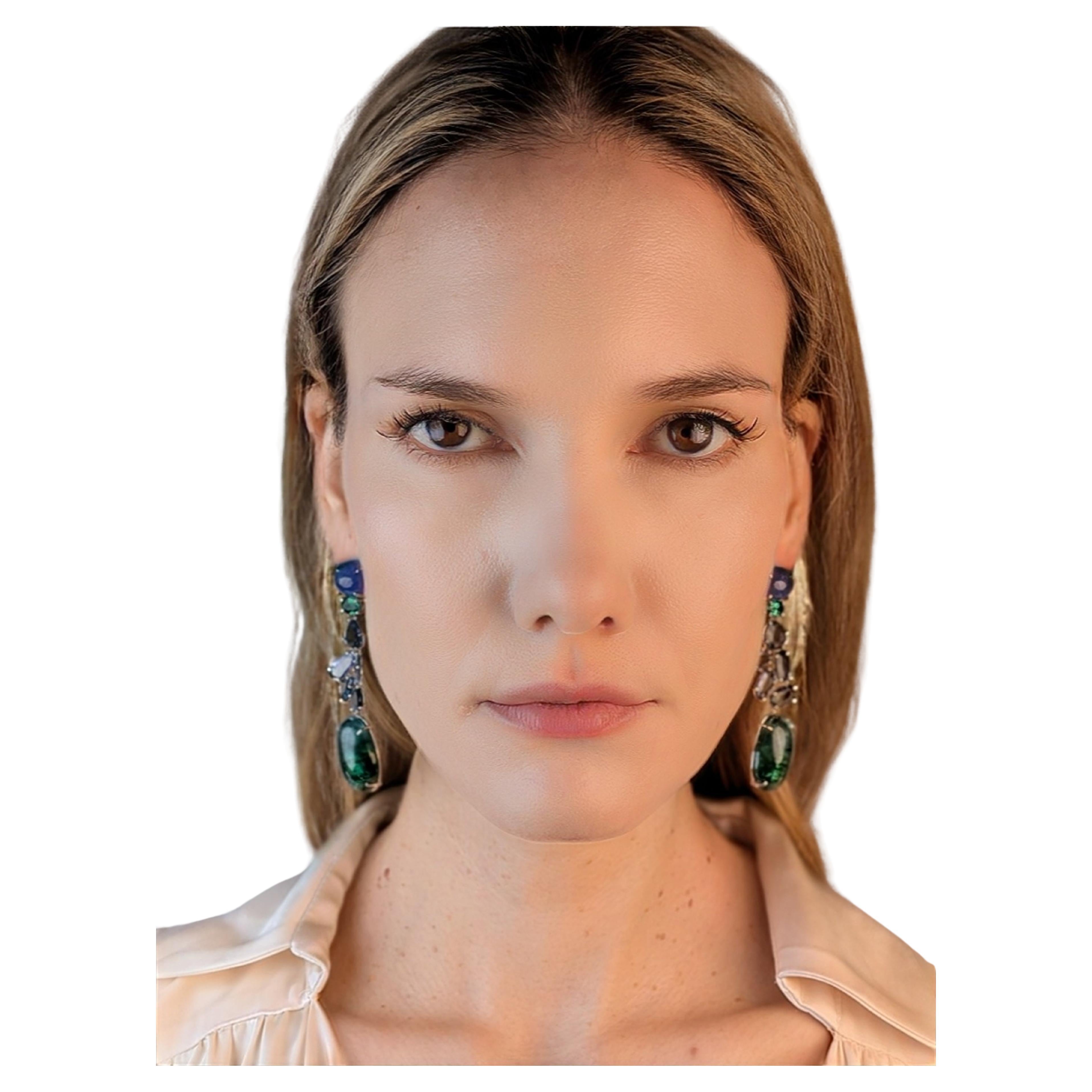 Longues boucles d
oreilles vertes tourmaline bleue tanzanite cabochon or blanc 18k 750 en vente