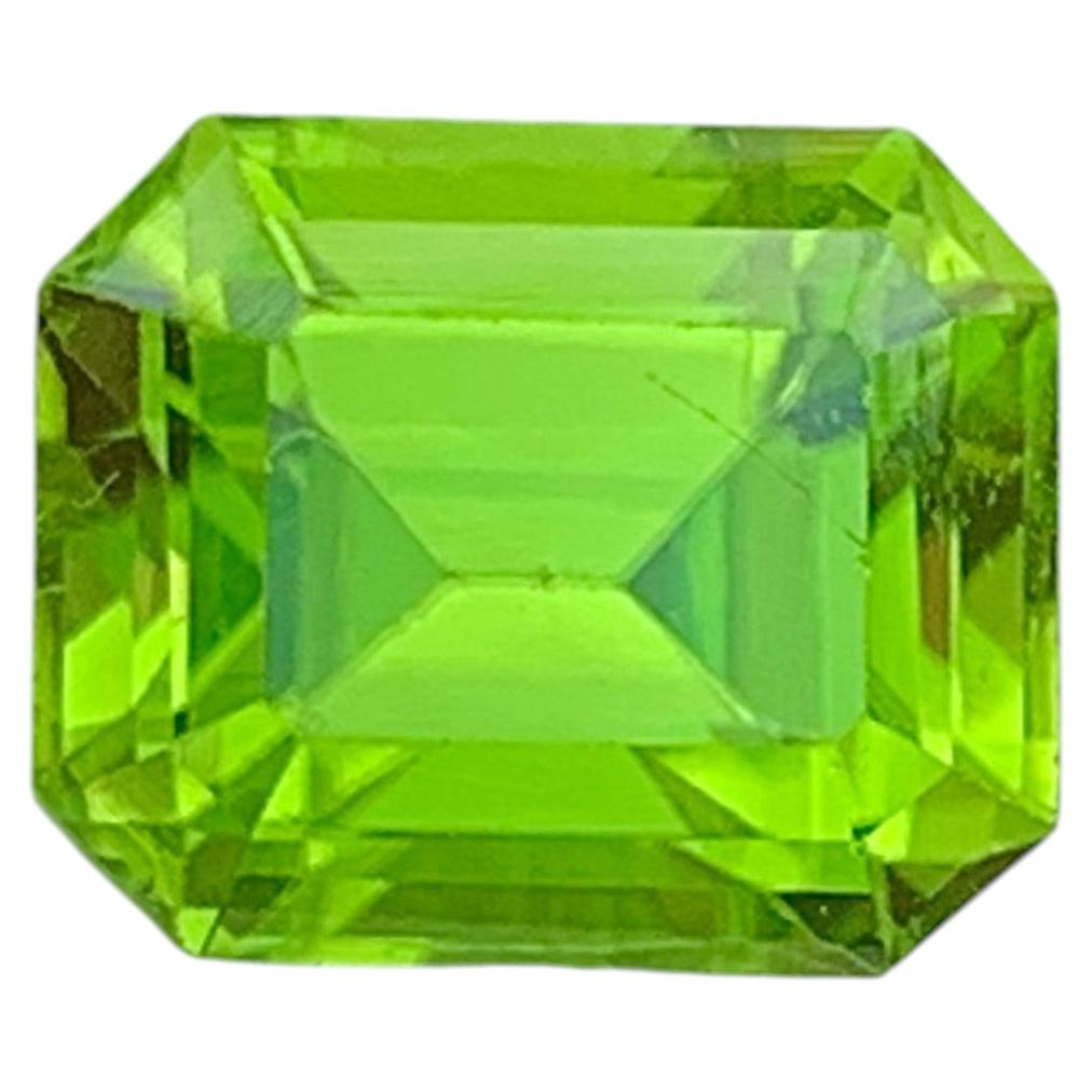 Natural Peridot Gemstone 2.30 Carat – Olive Green Loose Gemstone for Ring For Sale