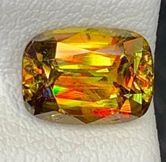 Natürlicher Sphene (Titanit) 2.05 Karat – Loser Edelstein im Kissenschliff mit Regenbogenfeuer