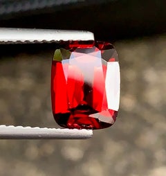 Natürlicher Granat aus Tansania: 2.61 Karat, facettiert, für einen Ring