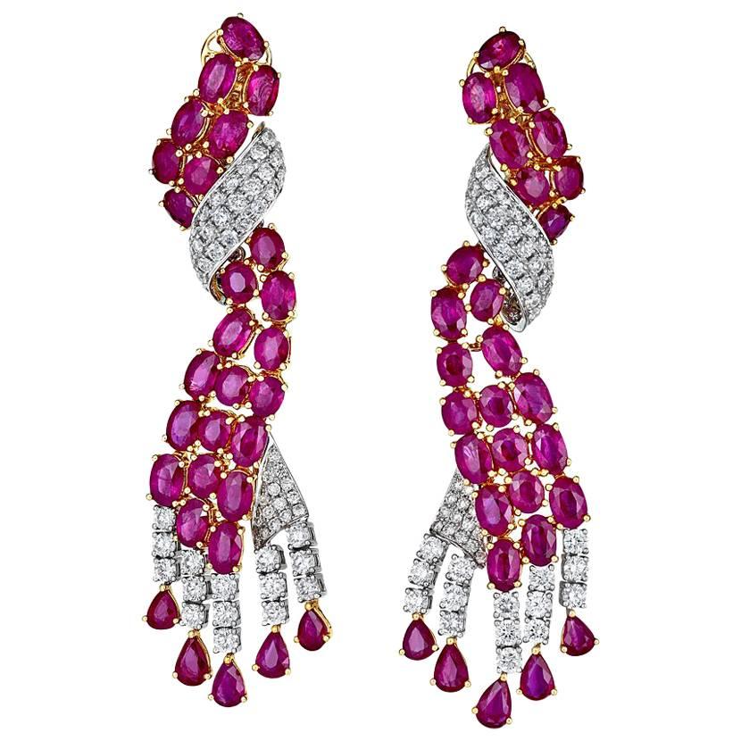 Boucles d'oreilles en goutte en or bicolore avec rubis et diamants en vente