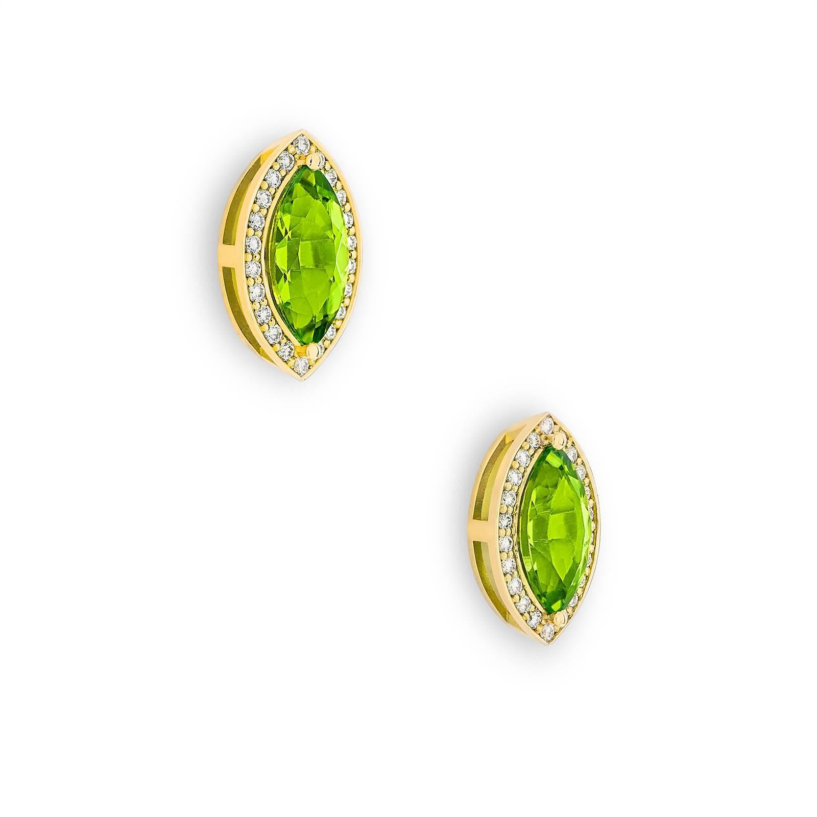 The Magnificent Green Studs are inspired by the vibrant feathers of the Magnificent Bird of Paradise. Set with 2.4 tct vivid green péridot surrounded by 0.1 tct natural pavé-set diamonds, these green studs are truly a coveted gift for any
