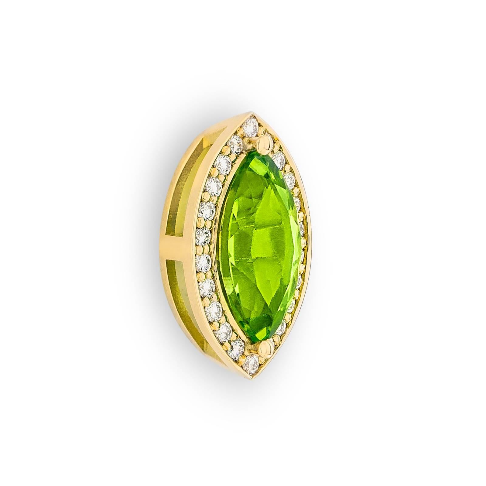 Yellow Gold Pave Set White Diamond Green Peridot Marquise Stud Earrings In New Condition In Amsterdam, Noord-Holland