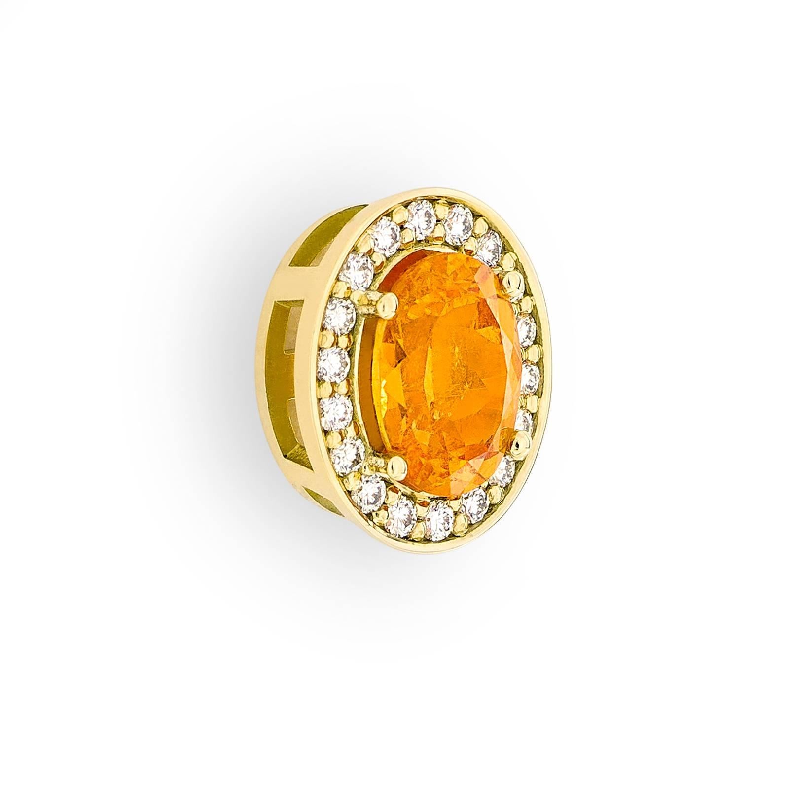 Yellow Gold Pave Set White Diamond Brilliant Orange Garnet Stud Earrings In New Condition For Sale In Amsterdam, Noord-Holland