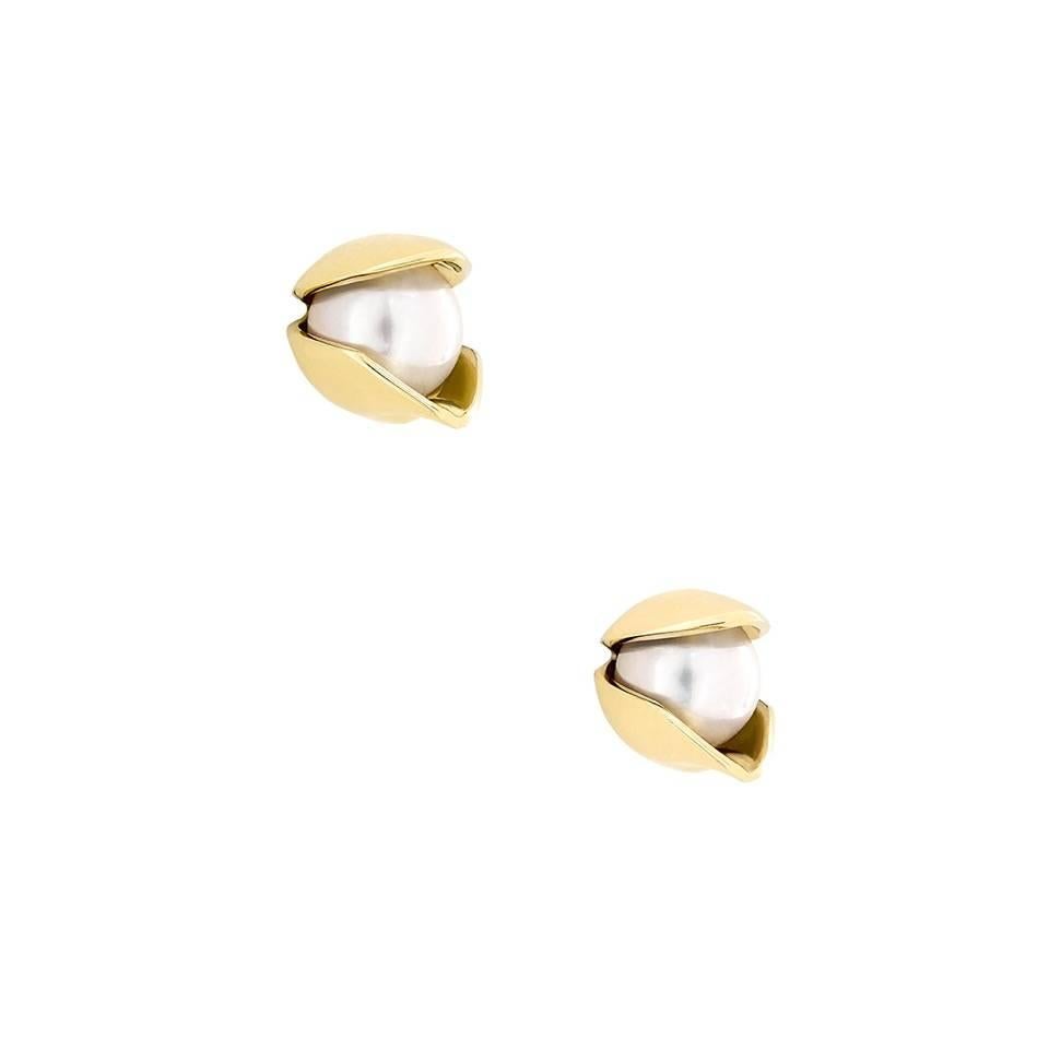 18 karat gold stud earrings