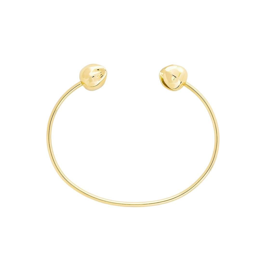 Simple yet statement, the Orchid Bangle draws inspiration from the organic forms of the blossoming orchid pods of Papua New Guinea. Handcrafted in 18k Fairtrade solid gold and set with two luminescent Akoya pearls, this piece is the ultimate