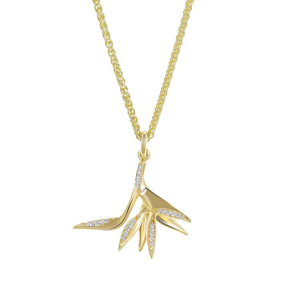 With elegantly sculpted petals set with 0.07 tct pavé-set diamonds, the Bird of Paradise Necklace is a symbol of paradise. Handcrafted necklace in 18k Fairtrade gold (40 cm).