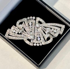 Französische Art-Déco-Brosche aus Platin mit Doppelklammer, 5,50 Karat, um 1928