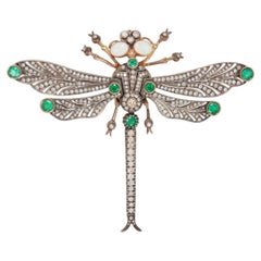 Spilla a forma di libellula in oro 12k e diamanti, smeraldo e opale, del 1900 circa.