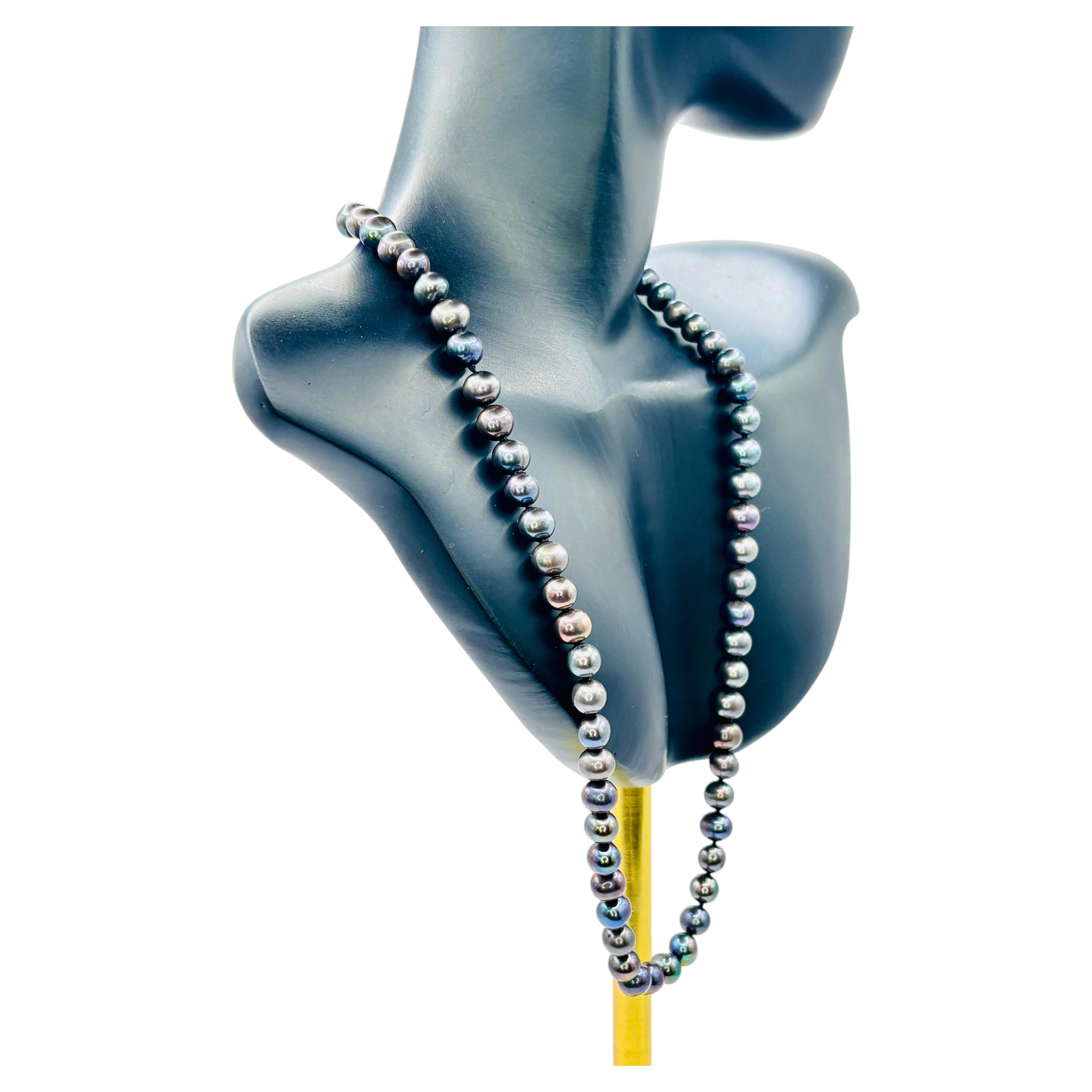 Collier de perles de culture de Tahiti 5-6mm avec des tons de paon, 45cm