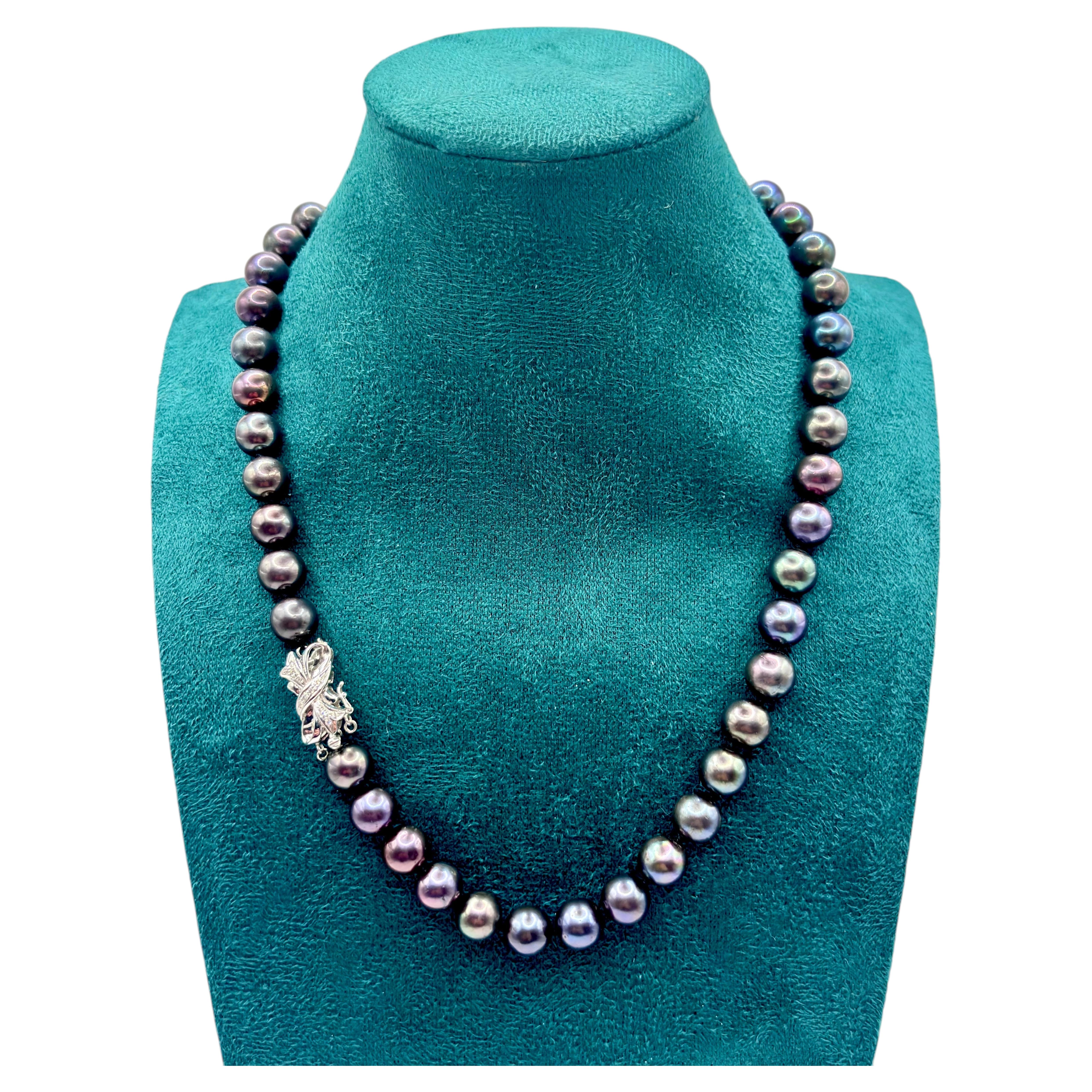 Vintage Peacock Overtone Black Cultured Pearl Necklace 18K Diamond Clasp For Sale