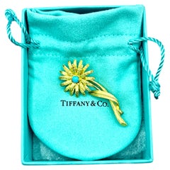 Tiffany & Co. d'epoca. Spilla con fiore turchese, Francia, in oro 18 carati con finitura ruvida, 1960
