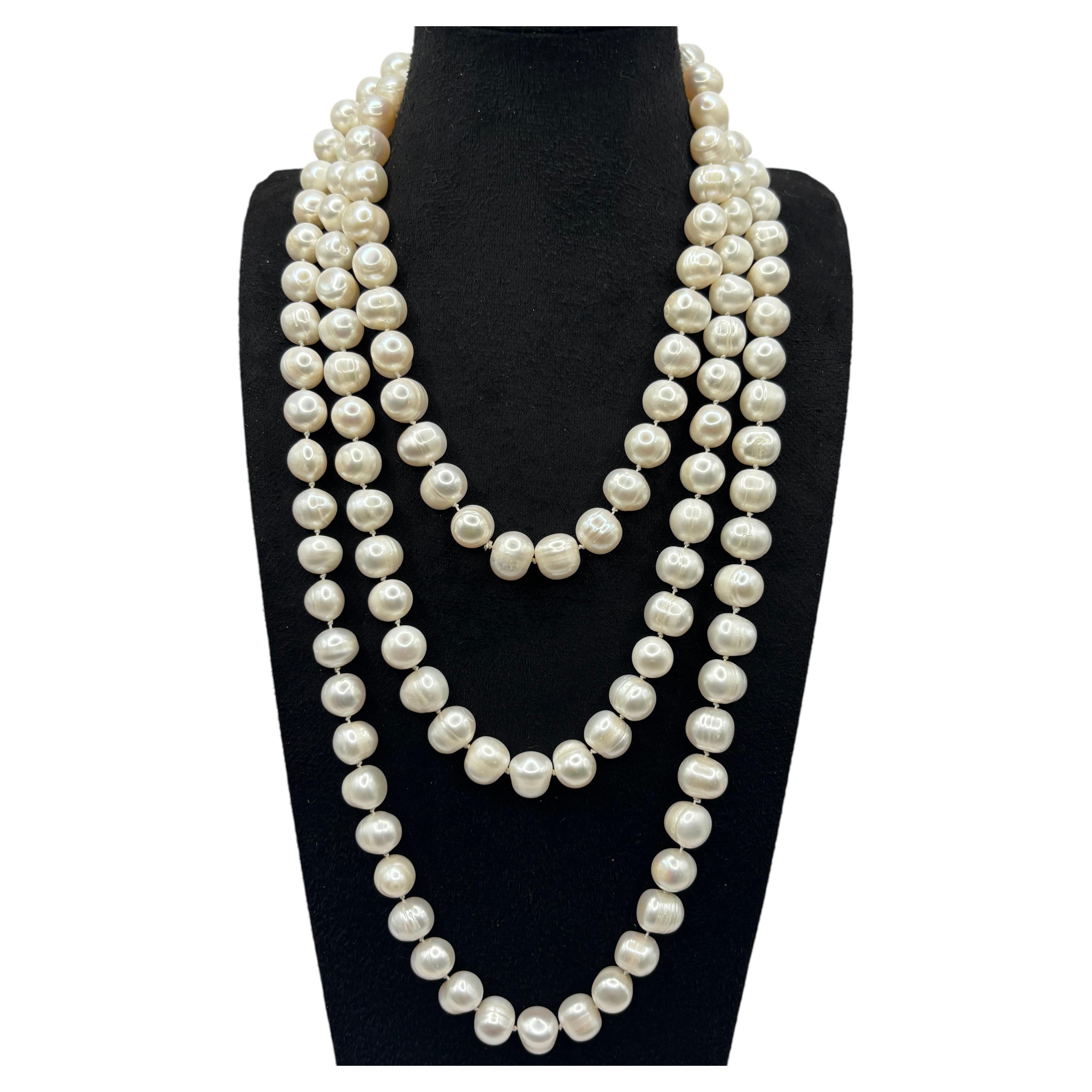 Collier vintage à perles longues, type « corde » de 60 pouces, 136 grosses perles baroques, vers les années 1980