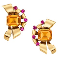 Tiffany & Co. Pendientes retro de oro de 14 quilates con citrino y rubí, de alrededor de 1940