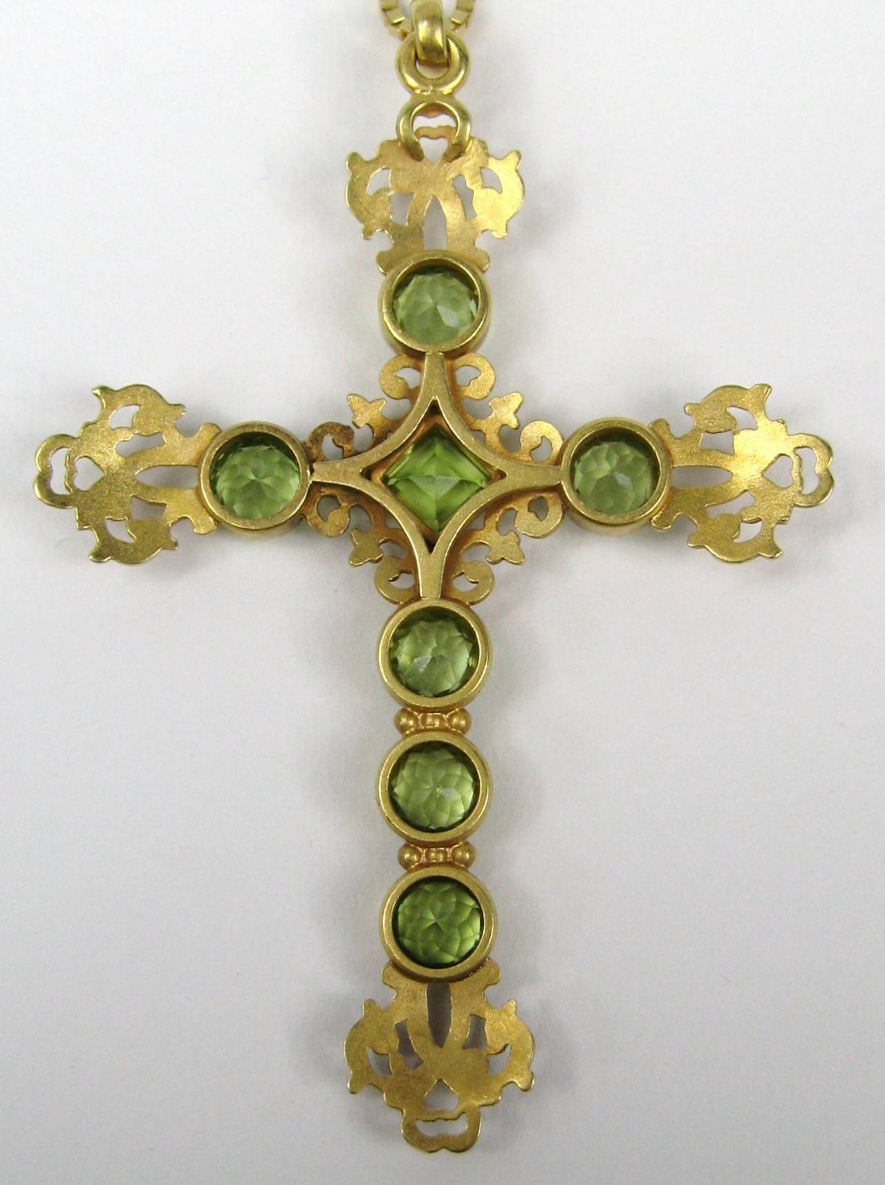 Peridot Gold Cross Necklace In Excellent Condition In Wallkill, NY