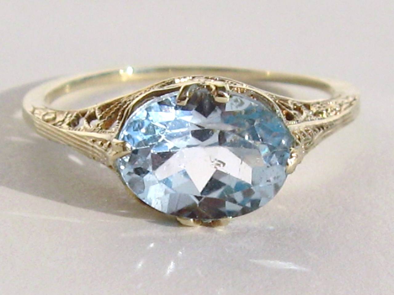 Oval Stone set in 14K yellow gold

Top of ring measures
.41