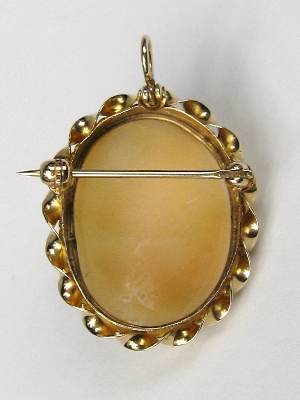 Highly Detailed Gold Cameo Shell Pendant Brooch 2