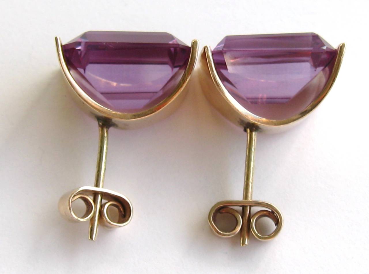 Set in 14K Gold are these 1960s sleek modernist Earrings
Measuring .58
