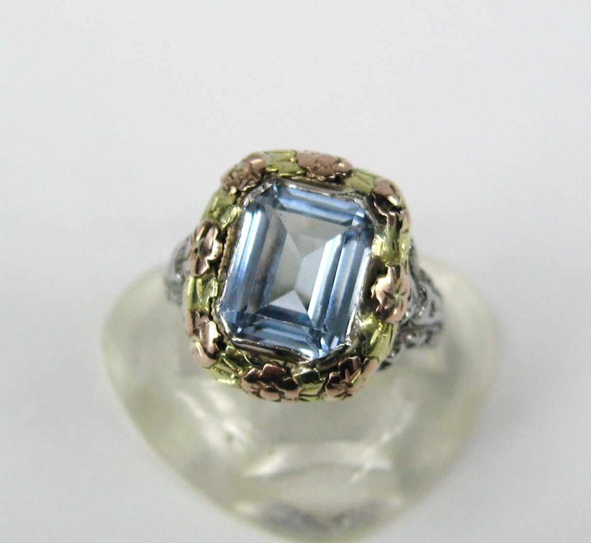 Art Nouveau Floral Natural Blue Topaz Tri Colored Gold Ring In Excellent Condition In Wallkill, NY