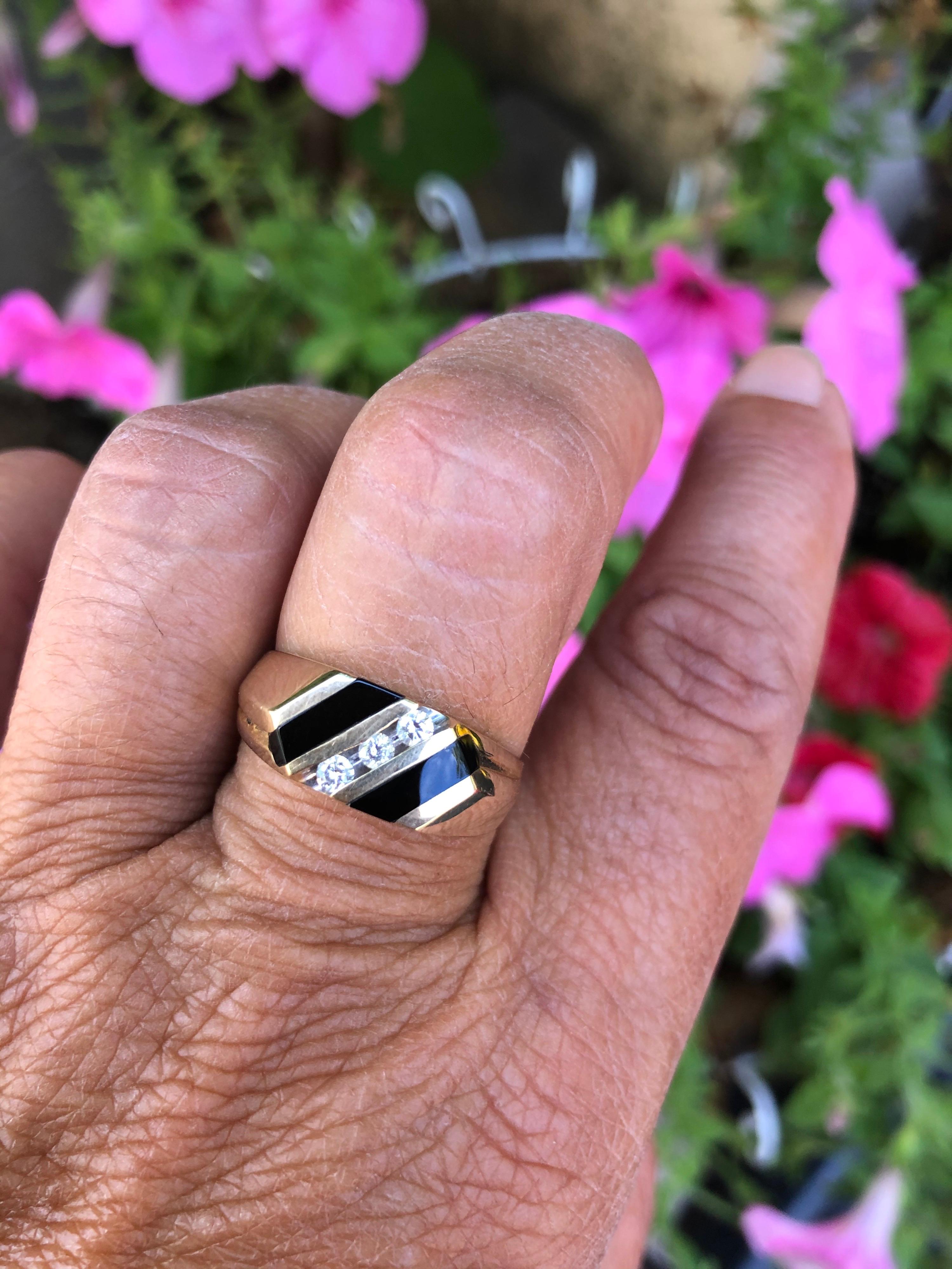 14 Karat Gold Onyx and Diamond Men's Ring, Mid-Century Modern In Good Condition In Wallkill, NY
