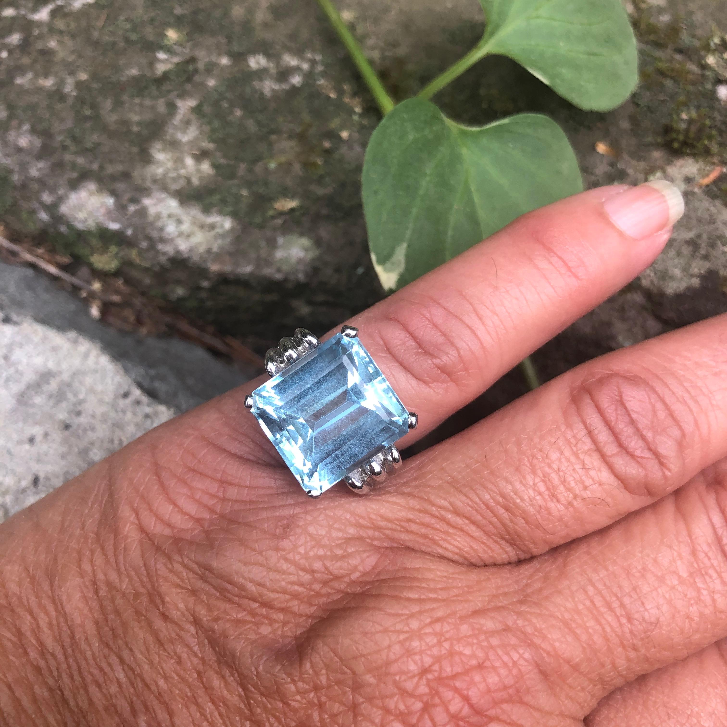 Aquamarine 14 Karat White Gold Ring 13.75 Carat Emerald Cut GIA Certified, 1940s For Sale 2