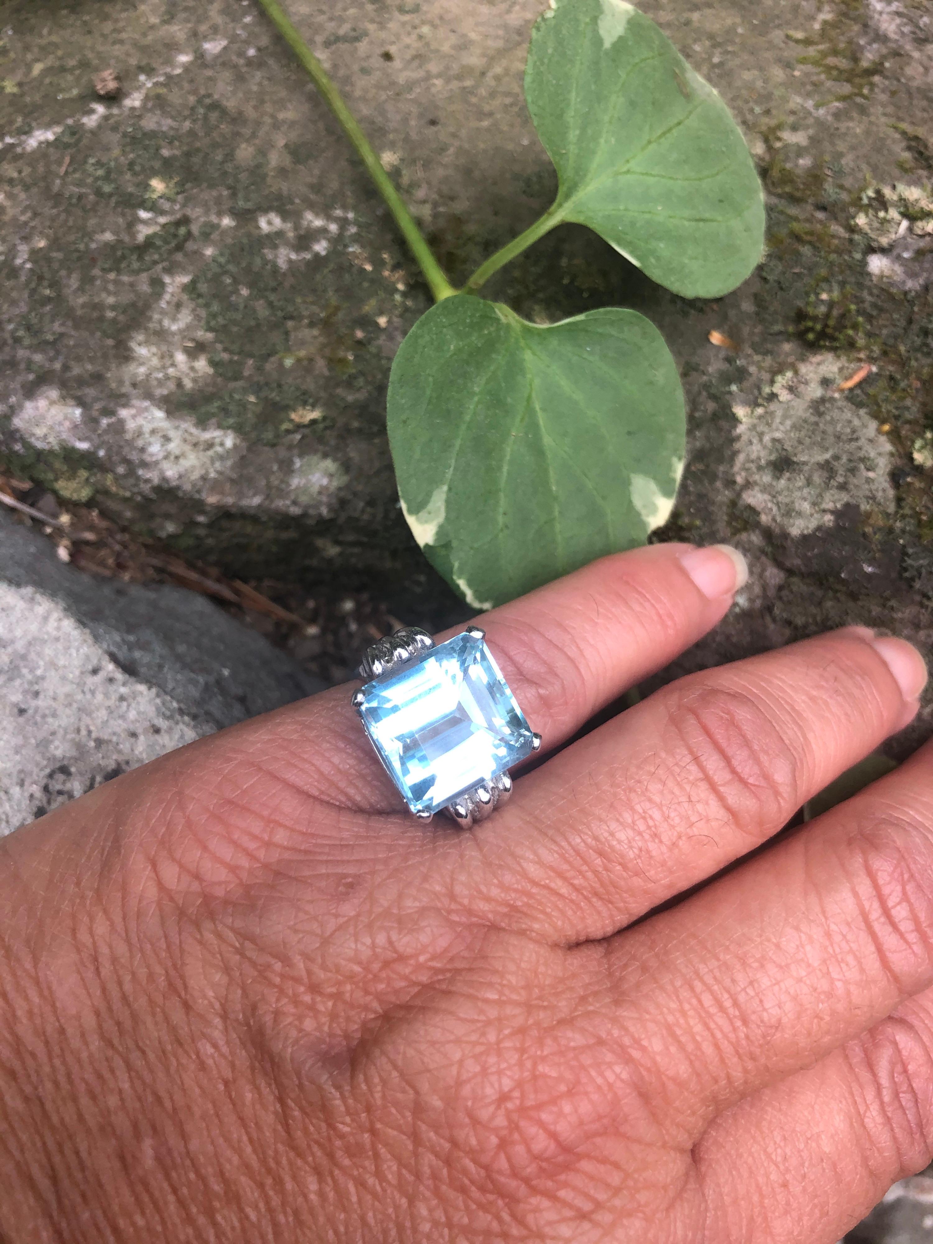 Aquamarine 14 Karat White Gold Ring 13.75 Carat Emerald Cut GIA Certified, 1940s For Sale 3