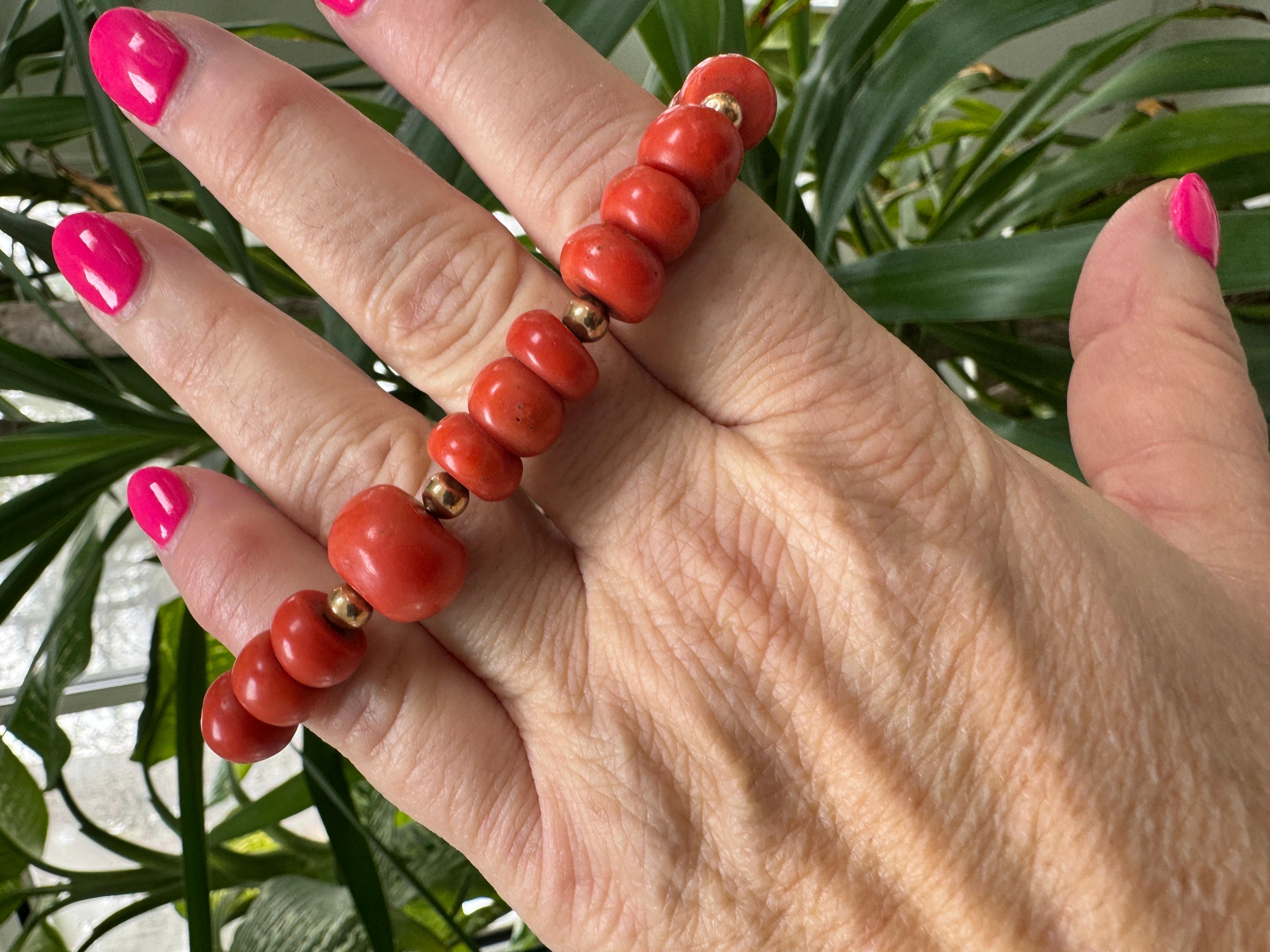 Natural Mediterranean Coral Gold Beaded Bracelet - Enamel Clasp GIA Certified For Sale 5