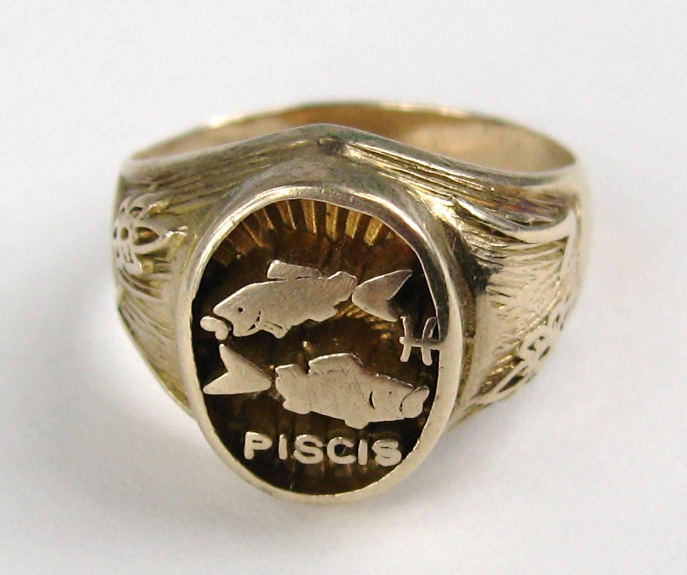 Astrology sign Pisces ring in Spanish
14K Gold 
Ring is a size 7.5
This can be sized by your jeweler or us, please contact for information 
Any questions please call or hit request more information  

