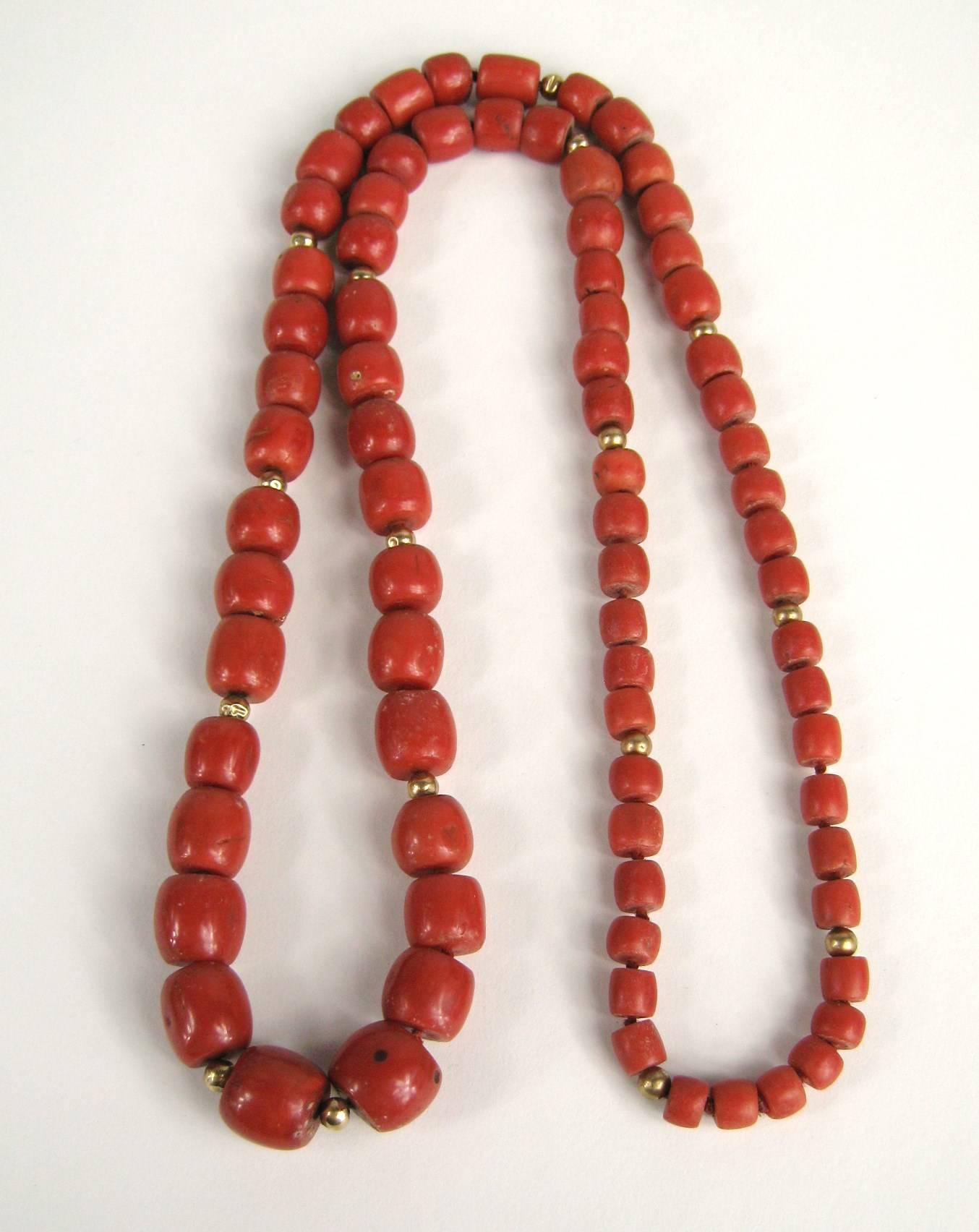 Natürliche mediterrane GIA Rote Koralle Gold 14 Karat Perlen Halskette im Zustand „Gut“ im Angebot in Wallkill, NY