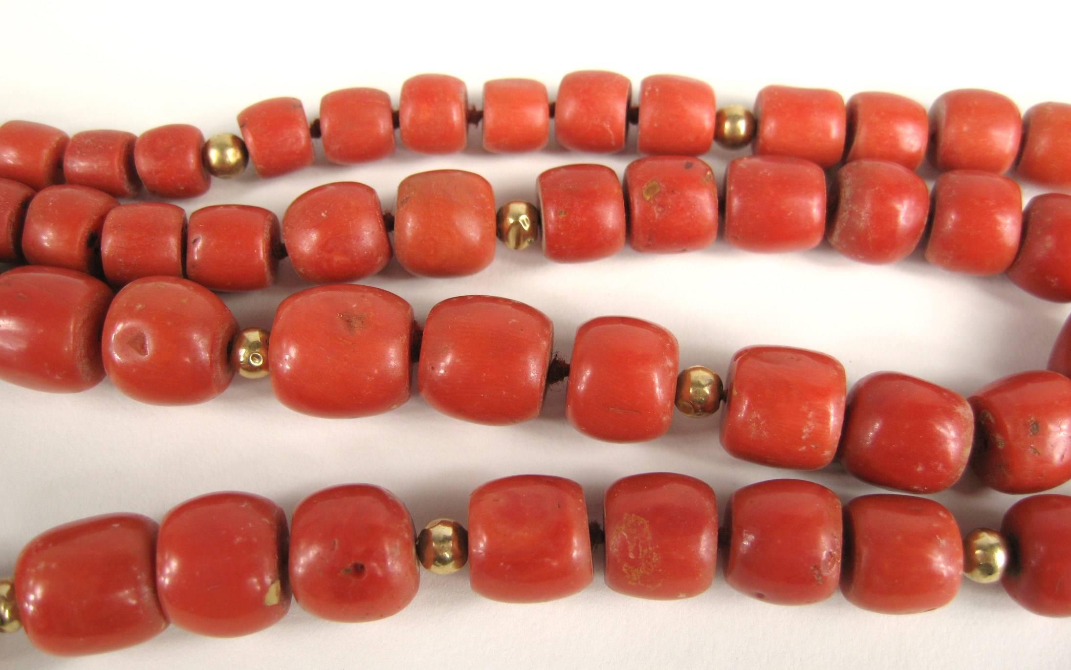 Natürliche mediterrane GIA Rote Koralle Gold 14 Karat Perlen Halskette im Angebot 2