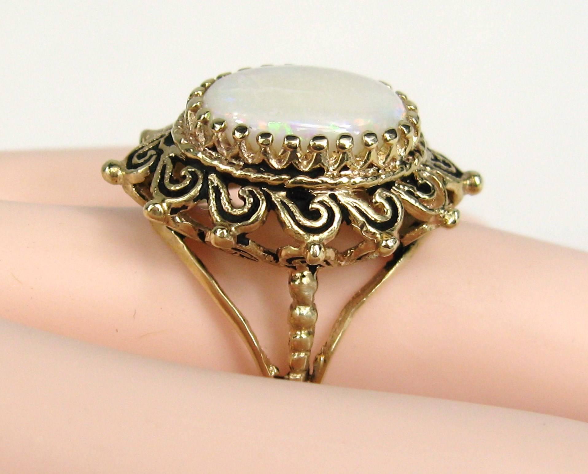 14 Karat Gold Opal Cocktail Ring In Good Condition For Sale In Wallkill, NY