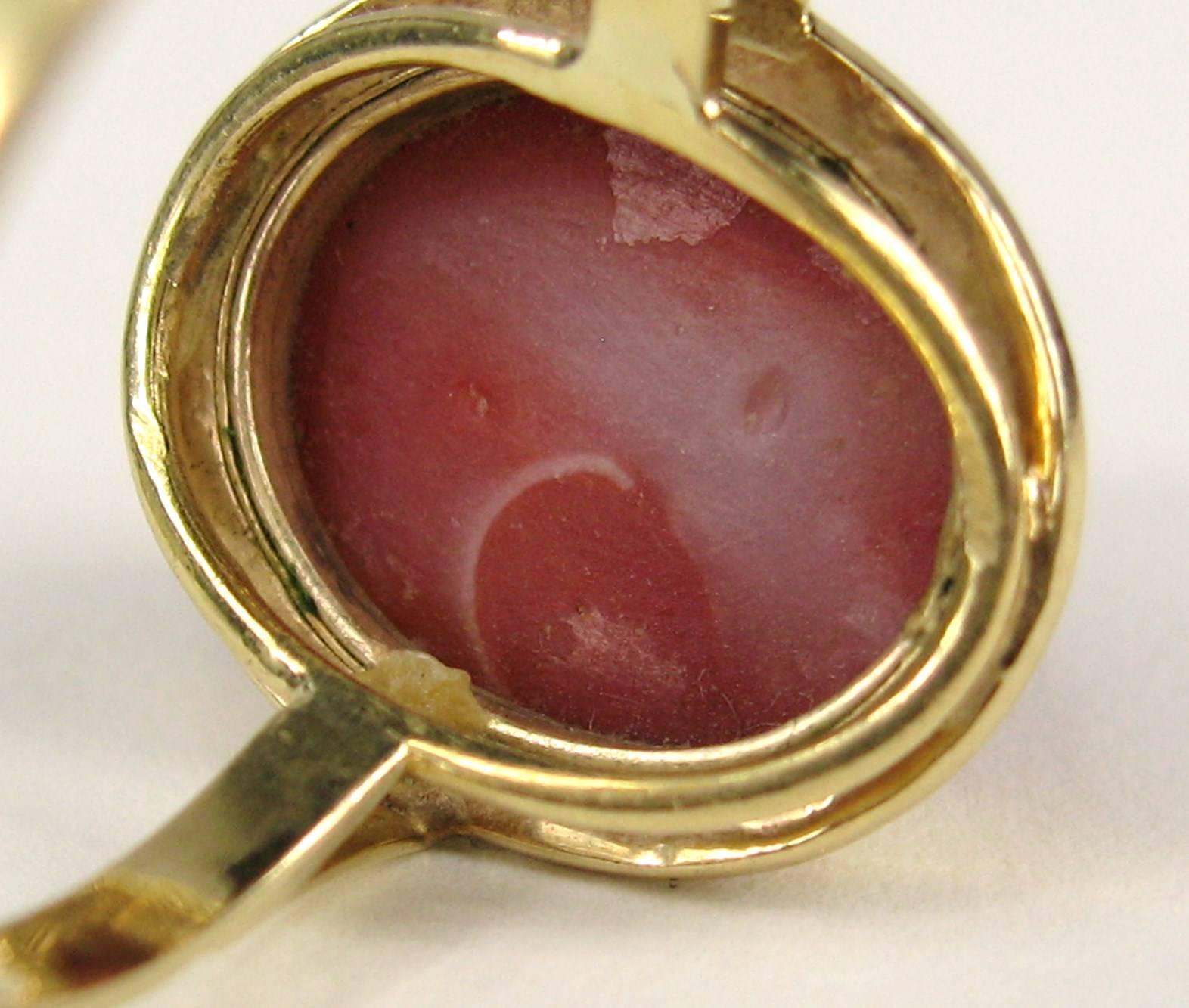 Antique Bezel Set Coral 18 Karat Gold Ring  In Good Condition For Sale In Wallkill, NY