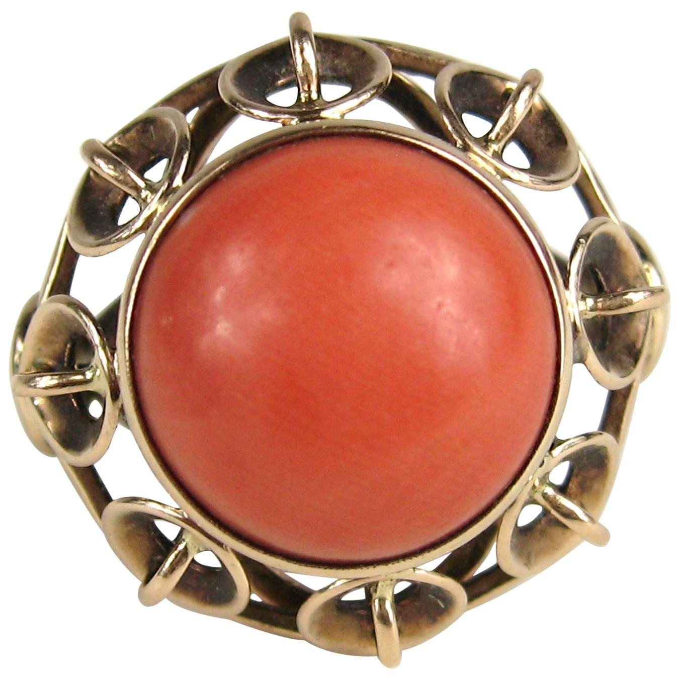 Bague en or 14 carats sertie de corail élaboré des années 1940