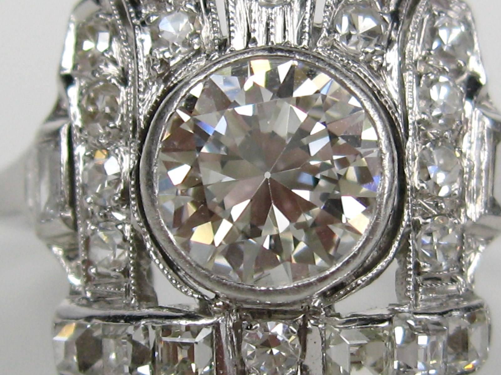 Taille brillant Bague de fiançailles Art déco des années 1920 en platine avec diamant filigrane de 1,78 carat  en vente