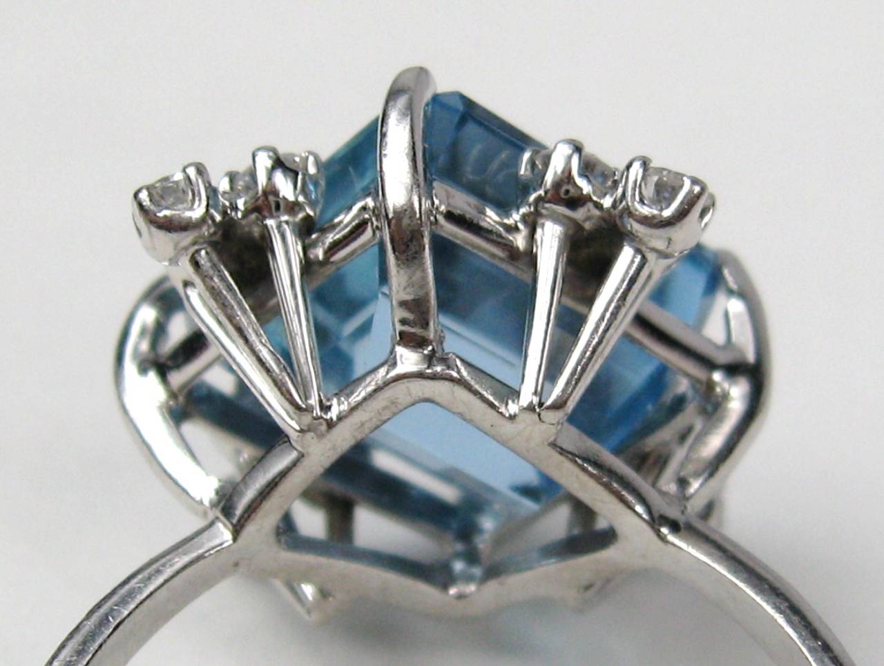 Bague en or 18 carats avec aigue-marine bleue certifiée GIA de 7,2 carats et diamants Excellent état - En vente à Wallkill, NY