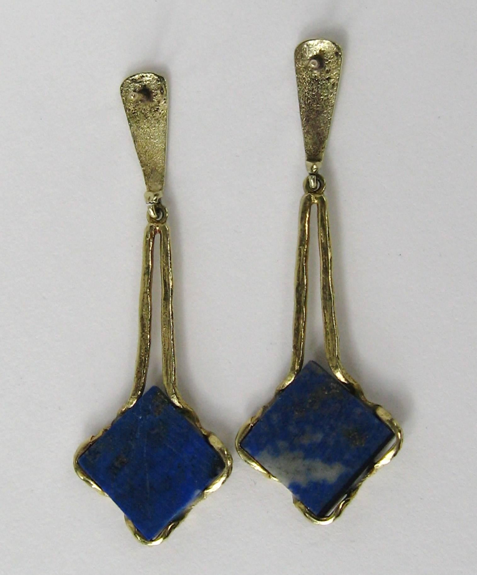 Lapis Lazuli Gold Dangle 14 Karat Gold Earrings In Excellent Condition For Sale In Wallkill, NY