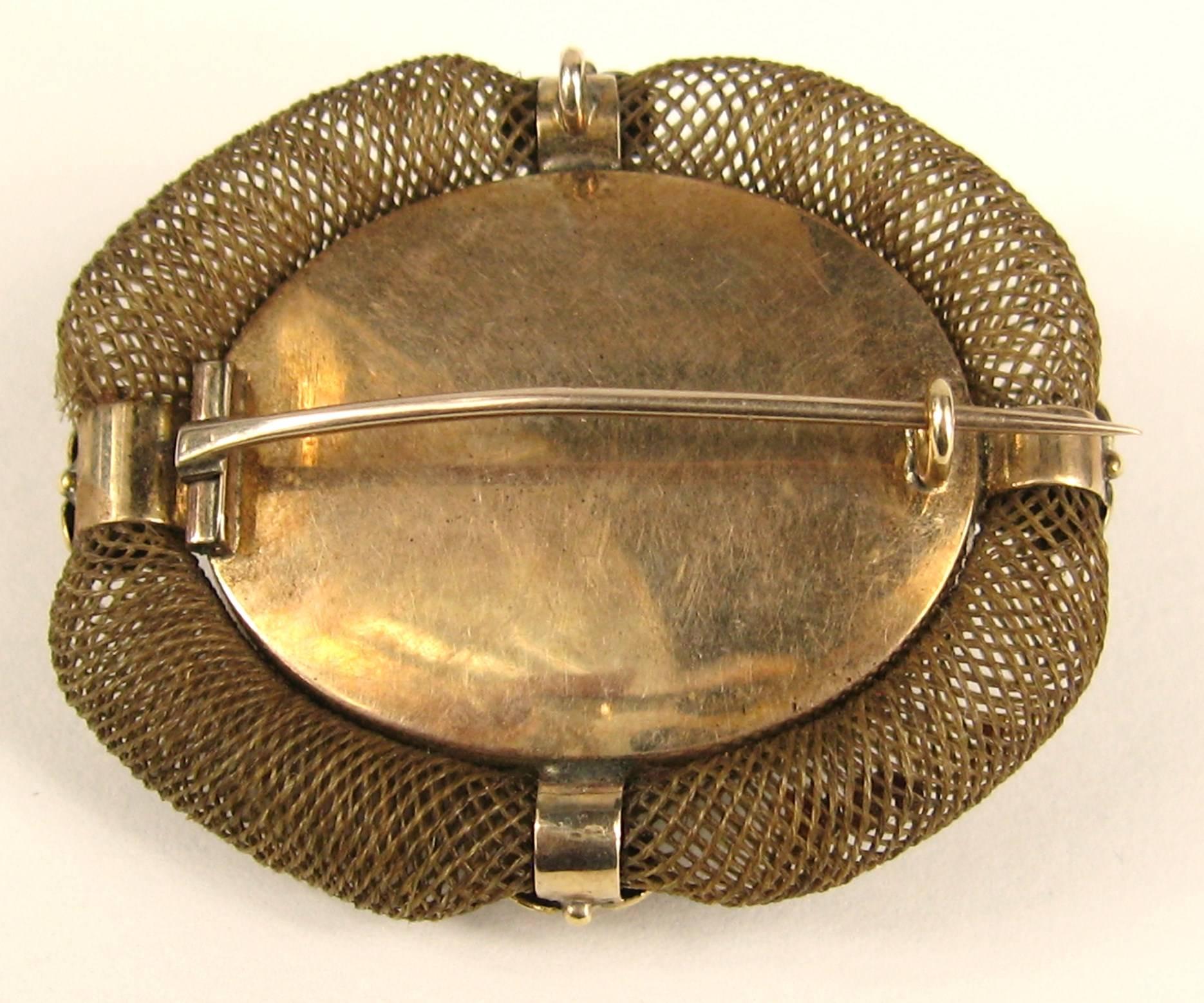 Broche de deuil victorienne en or 14 carats en forme de cheveux Pour femmes en vente