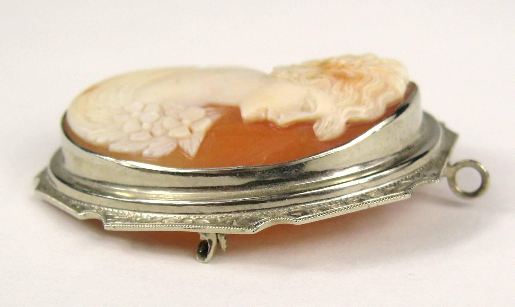 Antique Cameo White 14 Karat Gold Brooch Pendant In Excellent Condition For Sale In Wallkill, NY