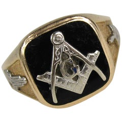 Onyx 14 Karat Gold Masonic Ring Square and Compass 1950s