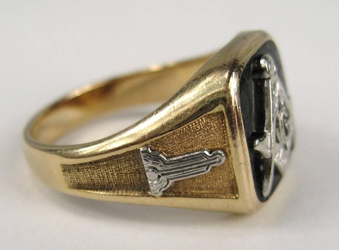 Mid Century Yellow & White 14K Gold Masonic Ring, Square and Compass is over onyx, there is chipping to the Onyx. Both a smooth stippled finish on the gold, The ring is a size 10 and can be sized by us or your jeweler. Please be sure to check our