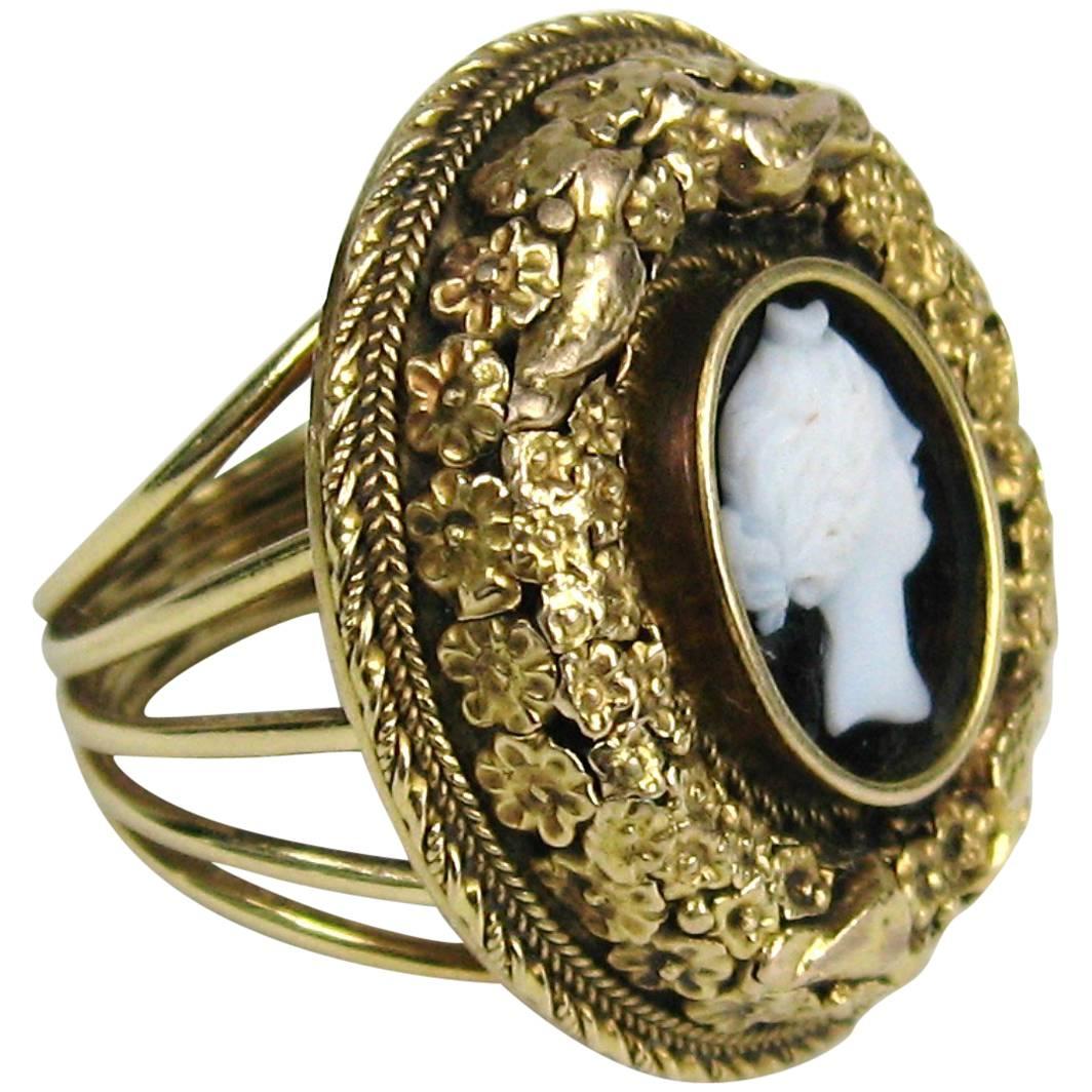 14 Karat gold Victorian Carved Agate Cameo Ring 1800s 