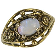 Ring aus 14 Karat Gold mit Opal im viktorianischen Stil
