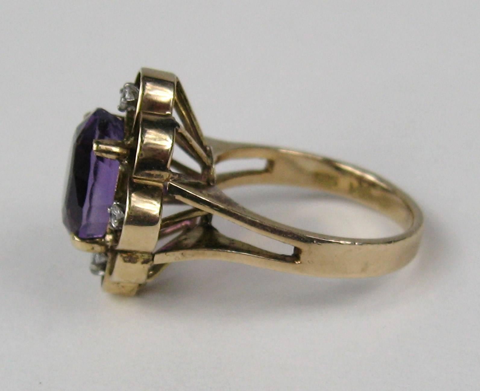 14 Karat Yellow Gold Amethyst Diamond Ring, 1940s In Good Condition For Sale In Wallkill, NY