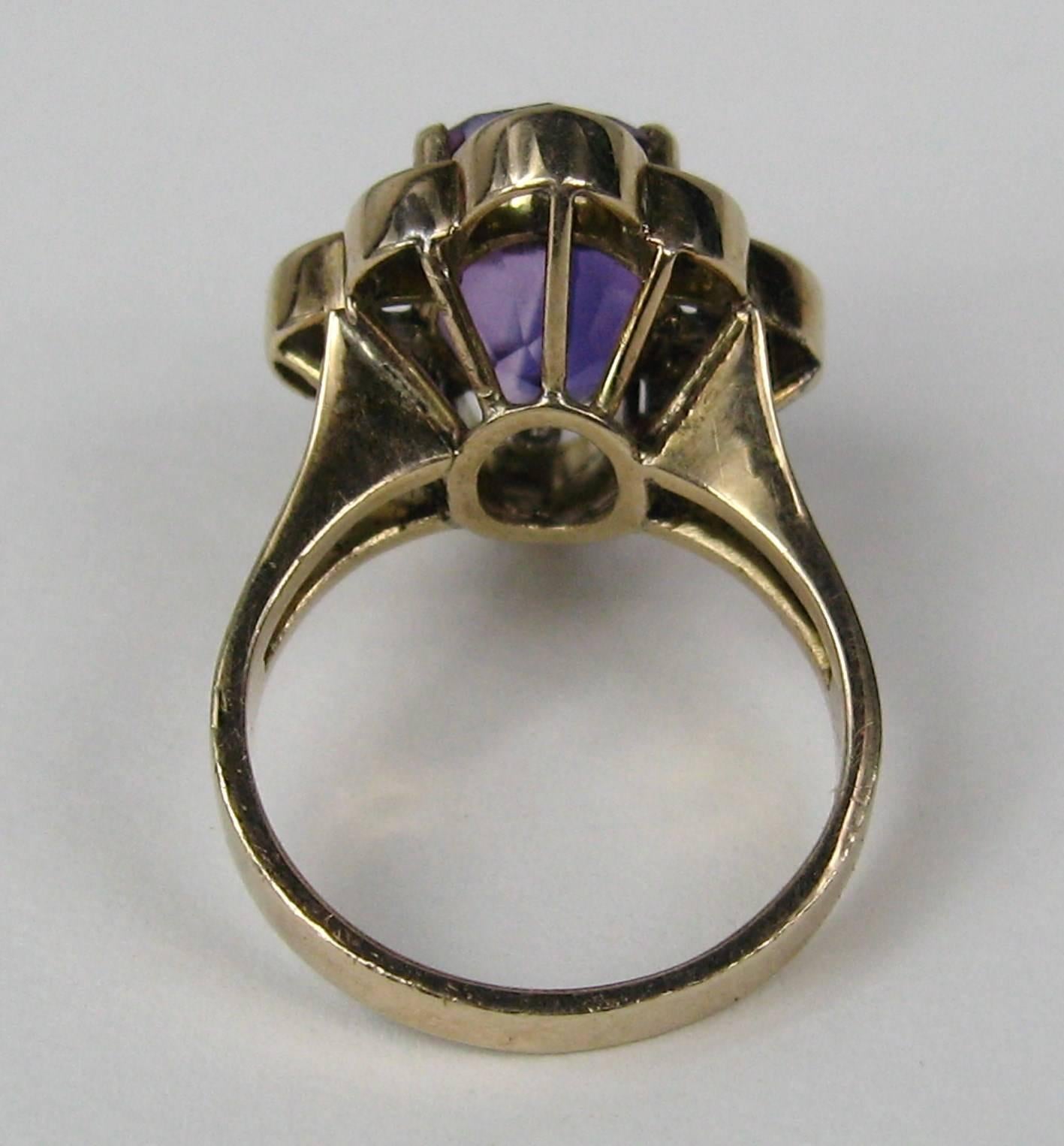 14 Karat Yellow Gold Amethyst Diamond Ring, 1940s For Sale 1