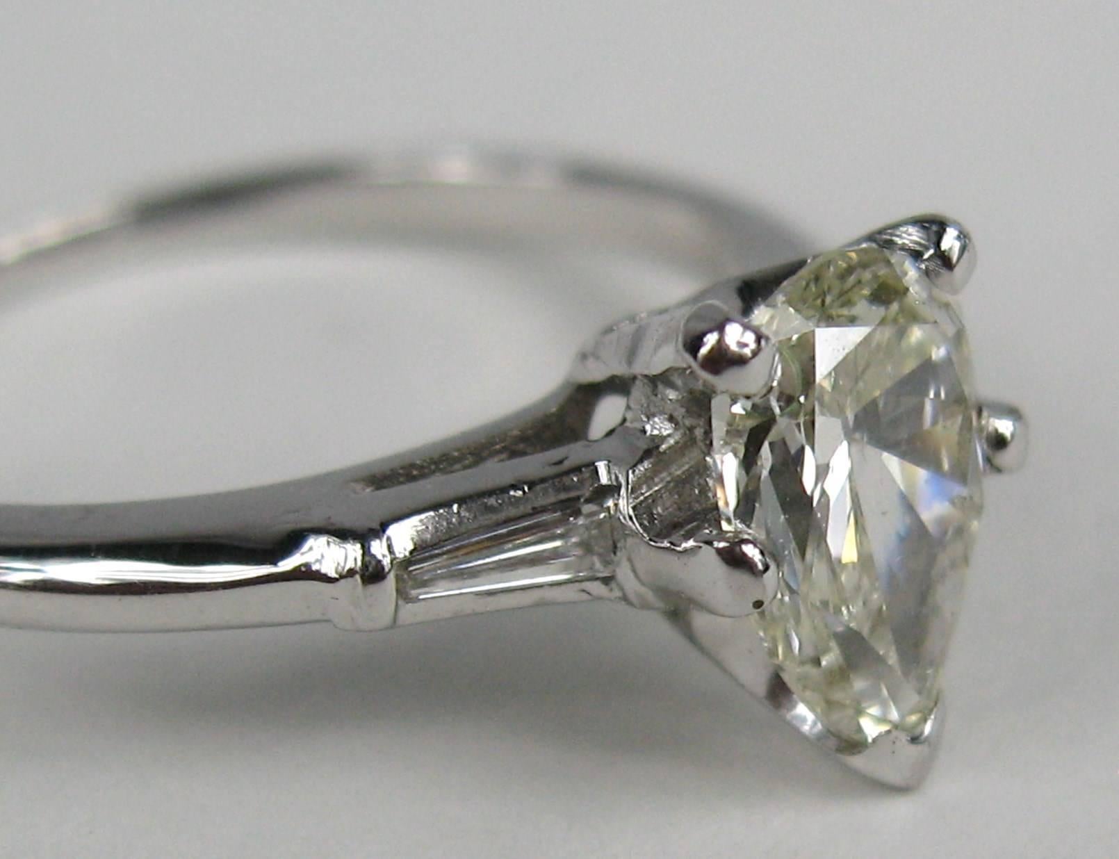 Pear Cut 1 Carat 14 Karat White Gold Diamond Engagement Ring For Sale