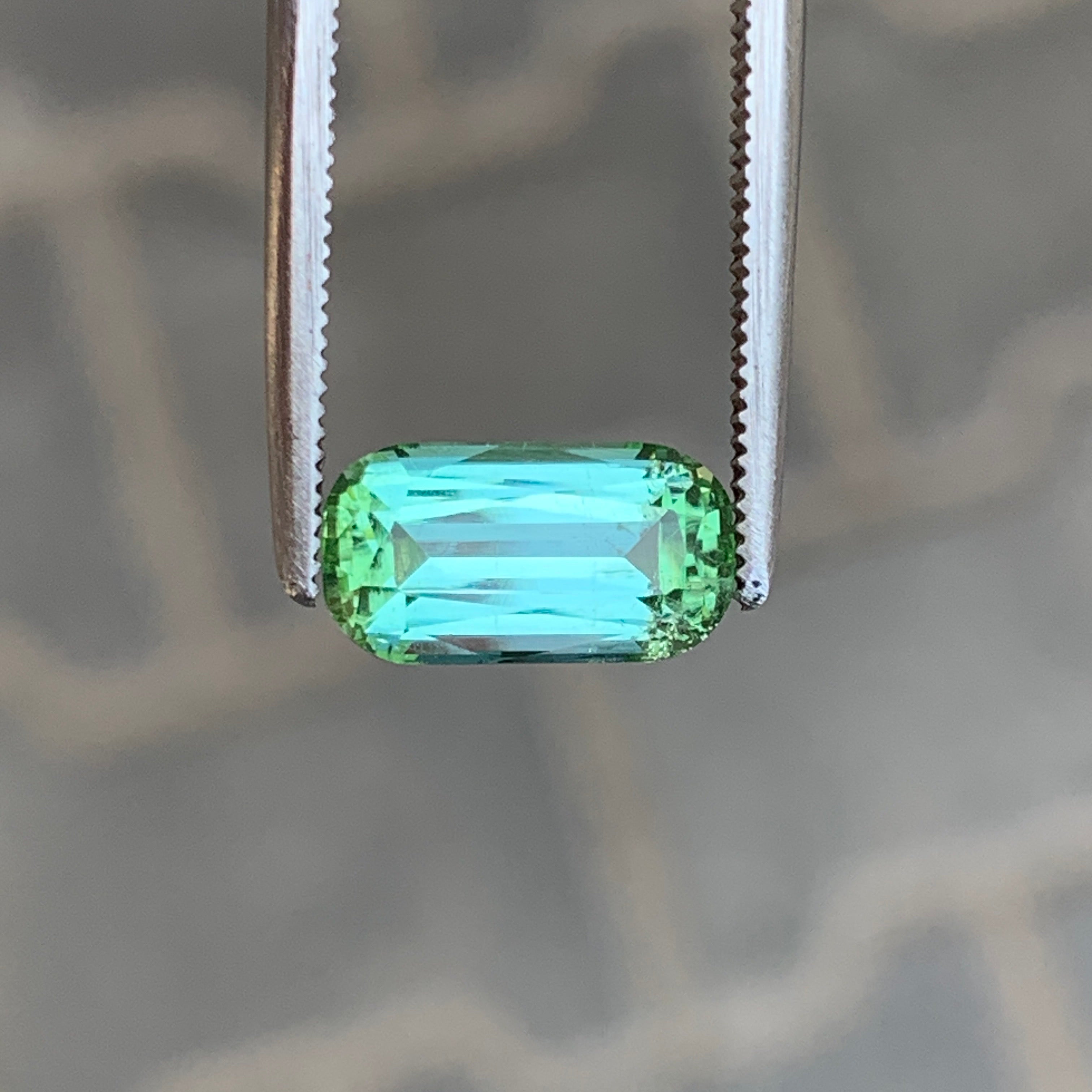 1.8 Ct Mint Green Oval Shape Tourmaline with Lagoon Hue Gemstone for Jewellery