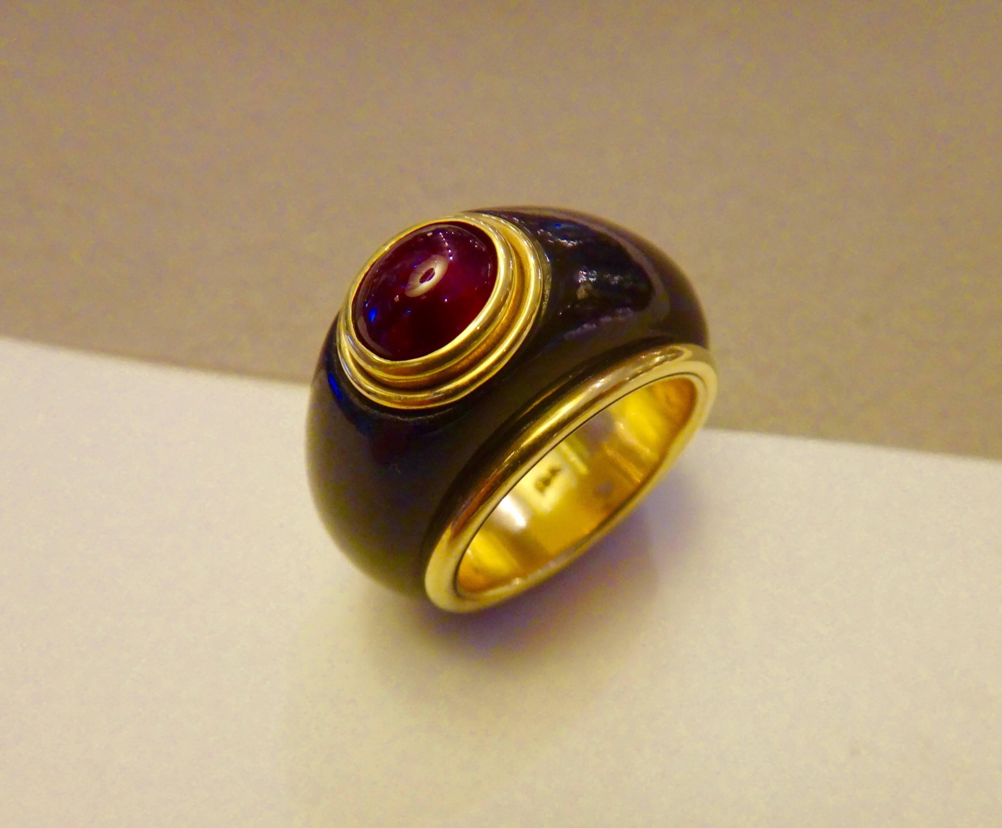 Contemporary Cabochon Ruby Black Jade Gold Ring