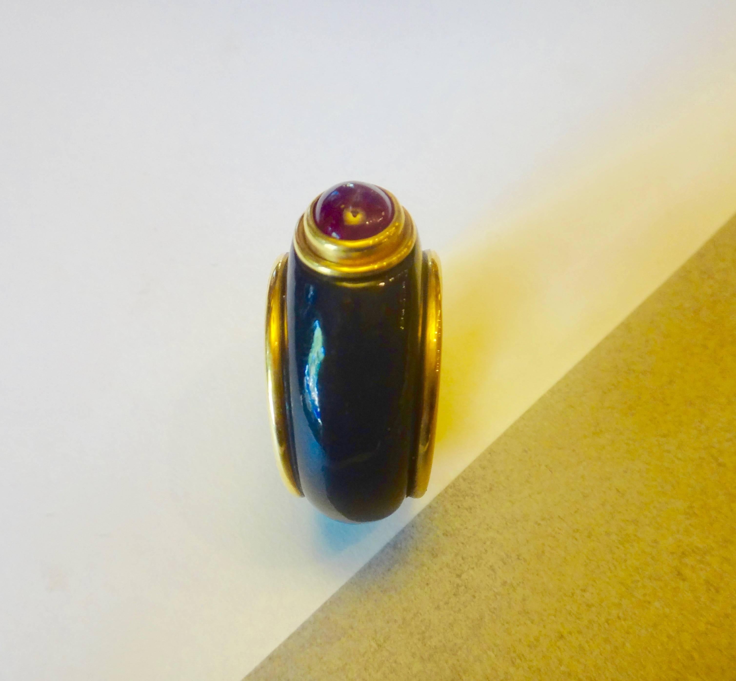Women's or Men's Cabochon Ruby Black Jade Gold Ring